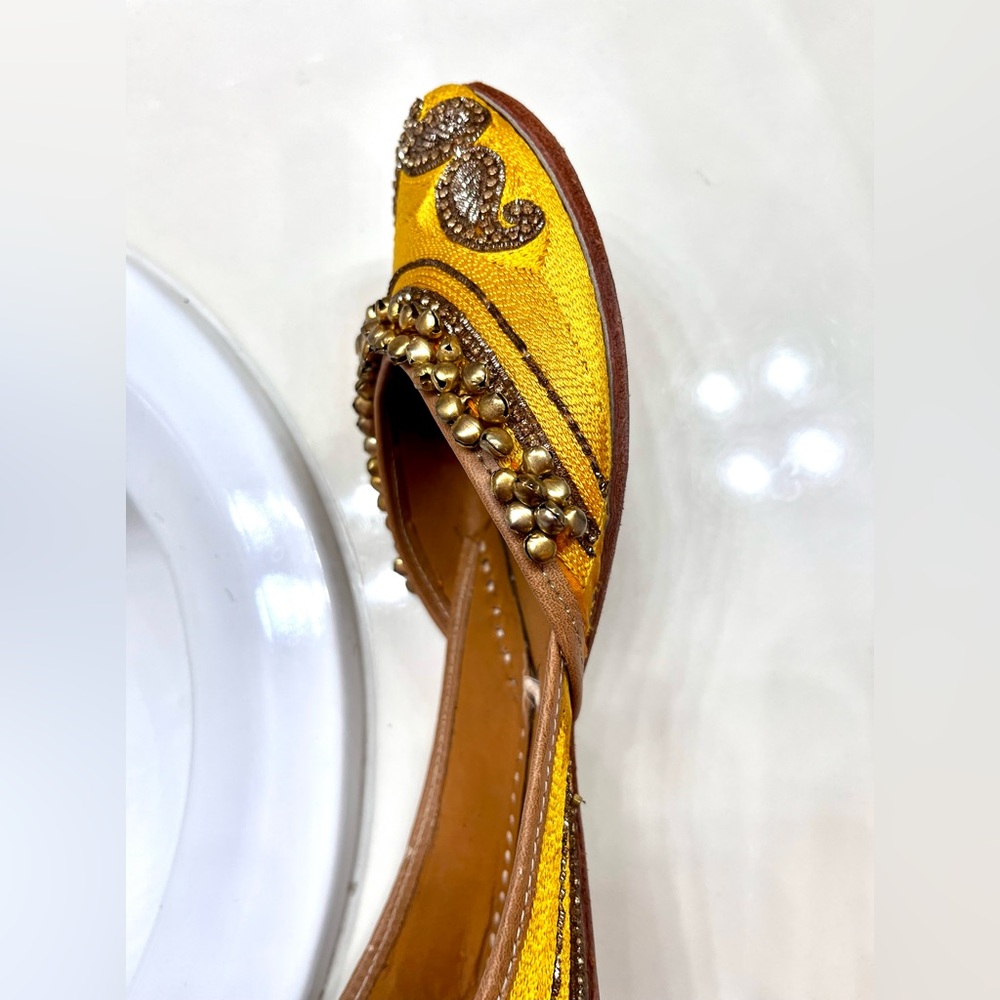 Yellow Punjabi Jutti - handmade shoe with bells - Picture 6 of 7
